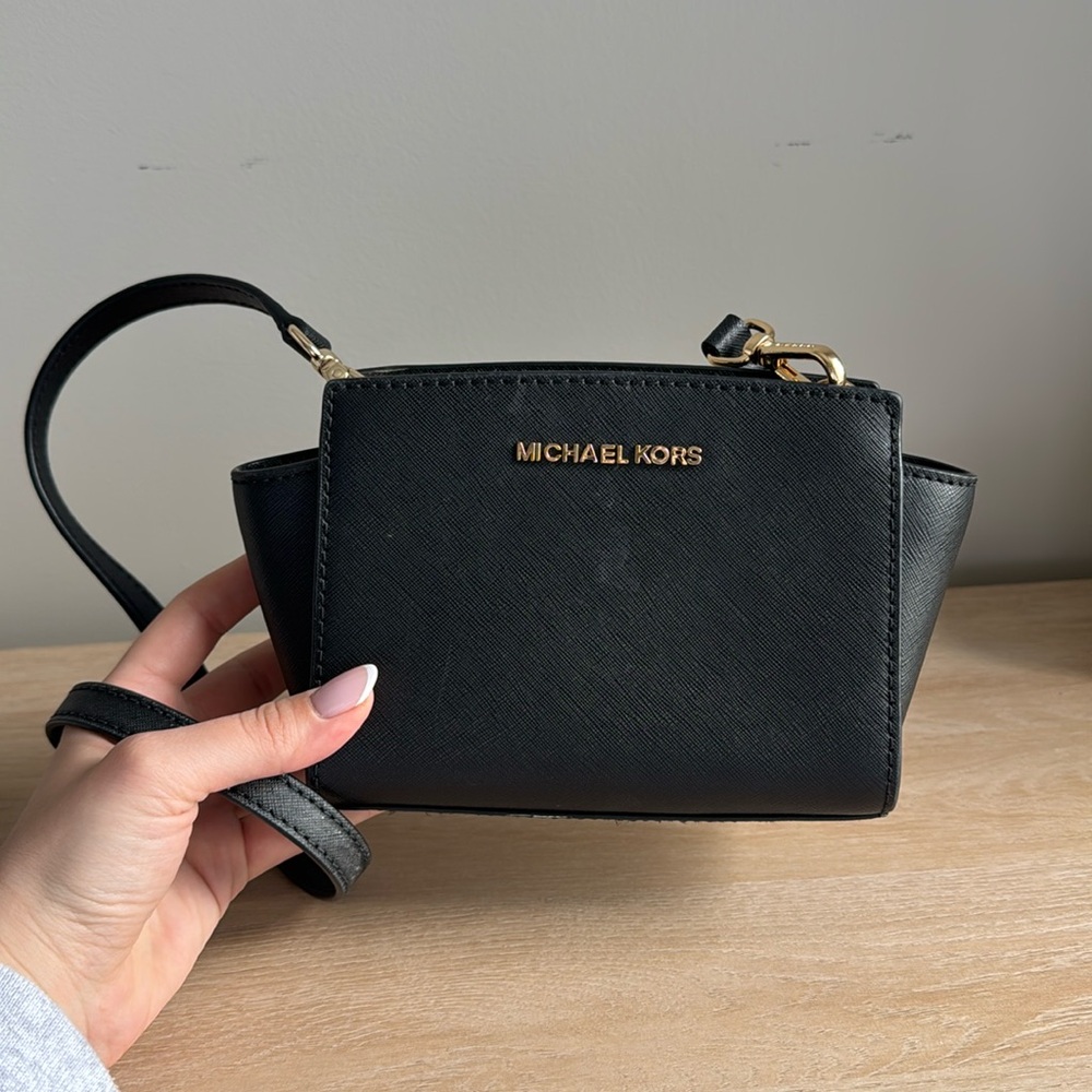 Small Black Michael Kors crossbody purse